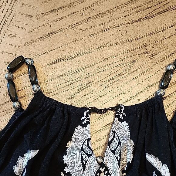 Black and white summer v neck top size M - Picture 6 of 8